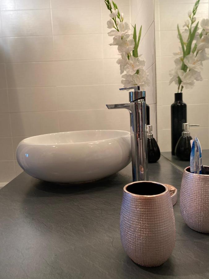 אנמסה Tichnich Appartement - 2 Bedrooms - 1 Min Away From Train Station מראה חיצוני תמונה